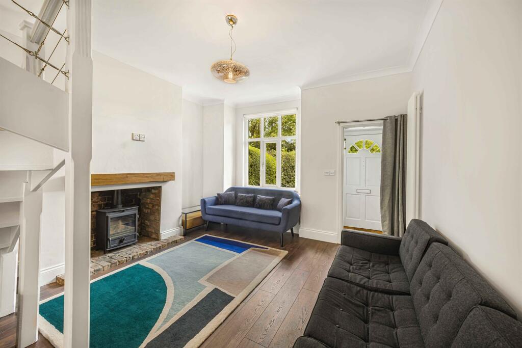 3 bedroom terraced house for sale in Knutsford View, Hale Barns, Altrincham, WA15